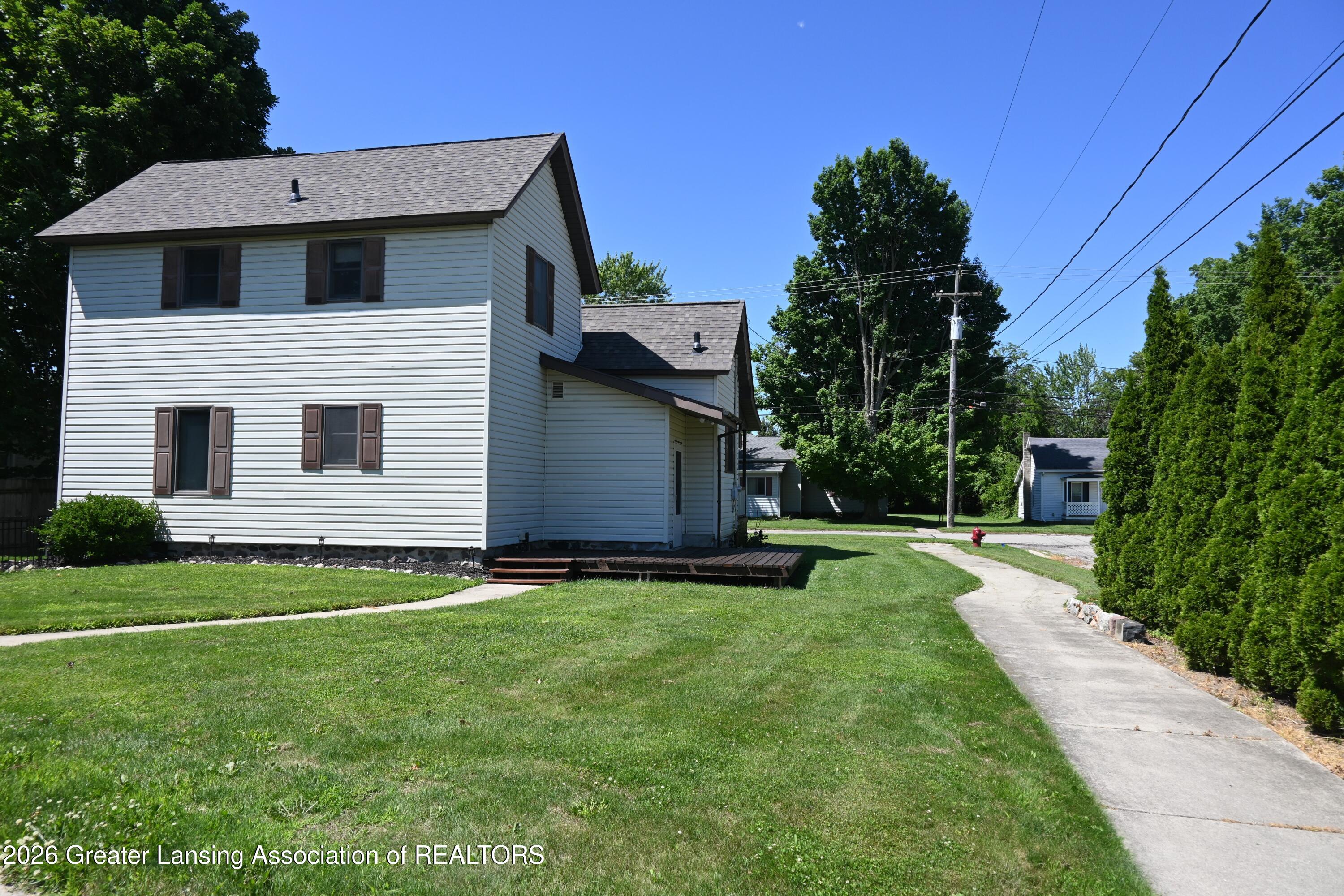 228 Union Street Grand Ledge, MI 48837 - Photo 3 of 35 DSC_0408 (1)