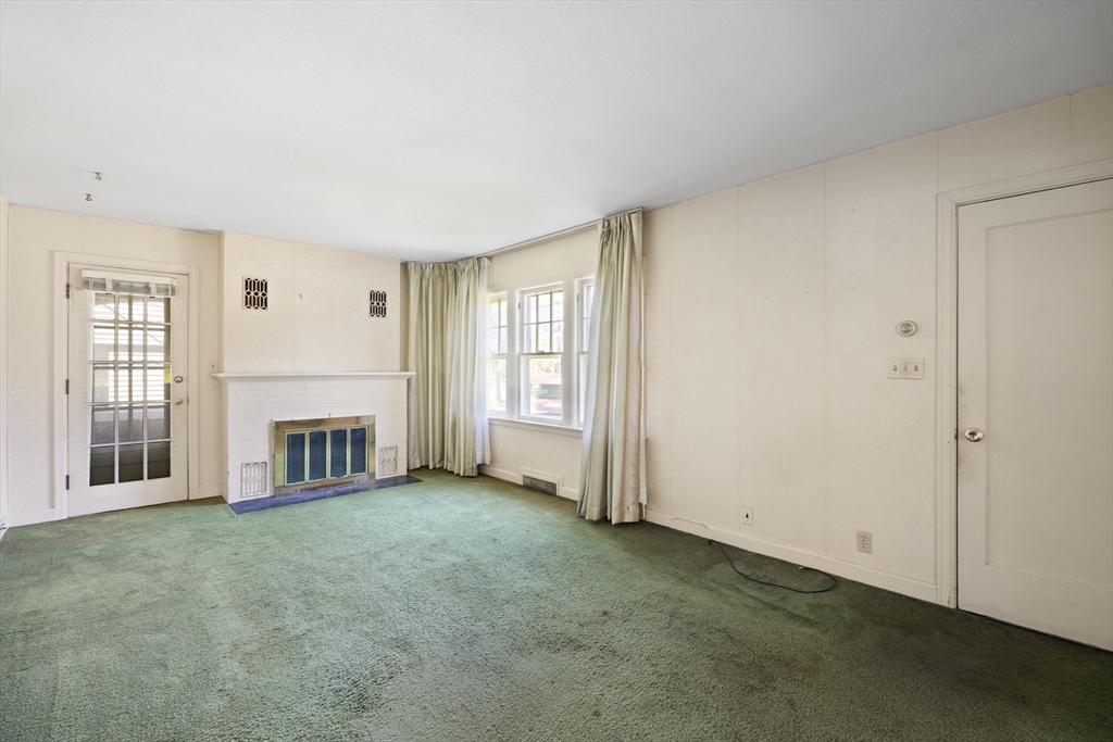 216 Springfield Street Chicopee, MA 01013 - Photo 7 of 26