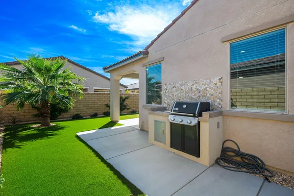 a view of a house with backyard and porch