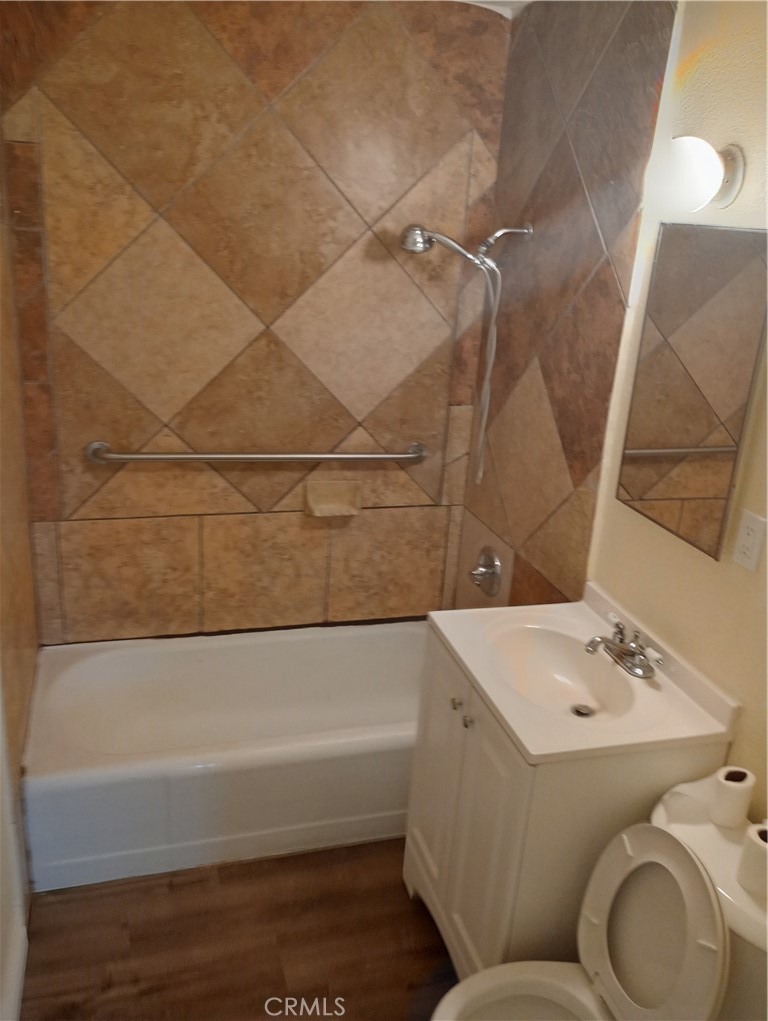 1426 Riverside Drive Barstow, CA 92311 - Photo 9 of 19 a bathroom with a sink and a bathtub