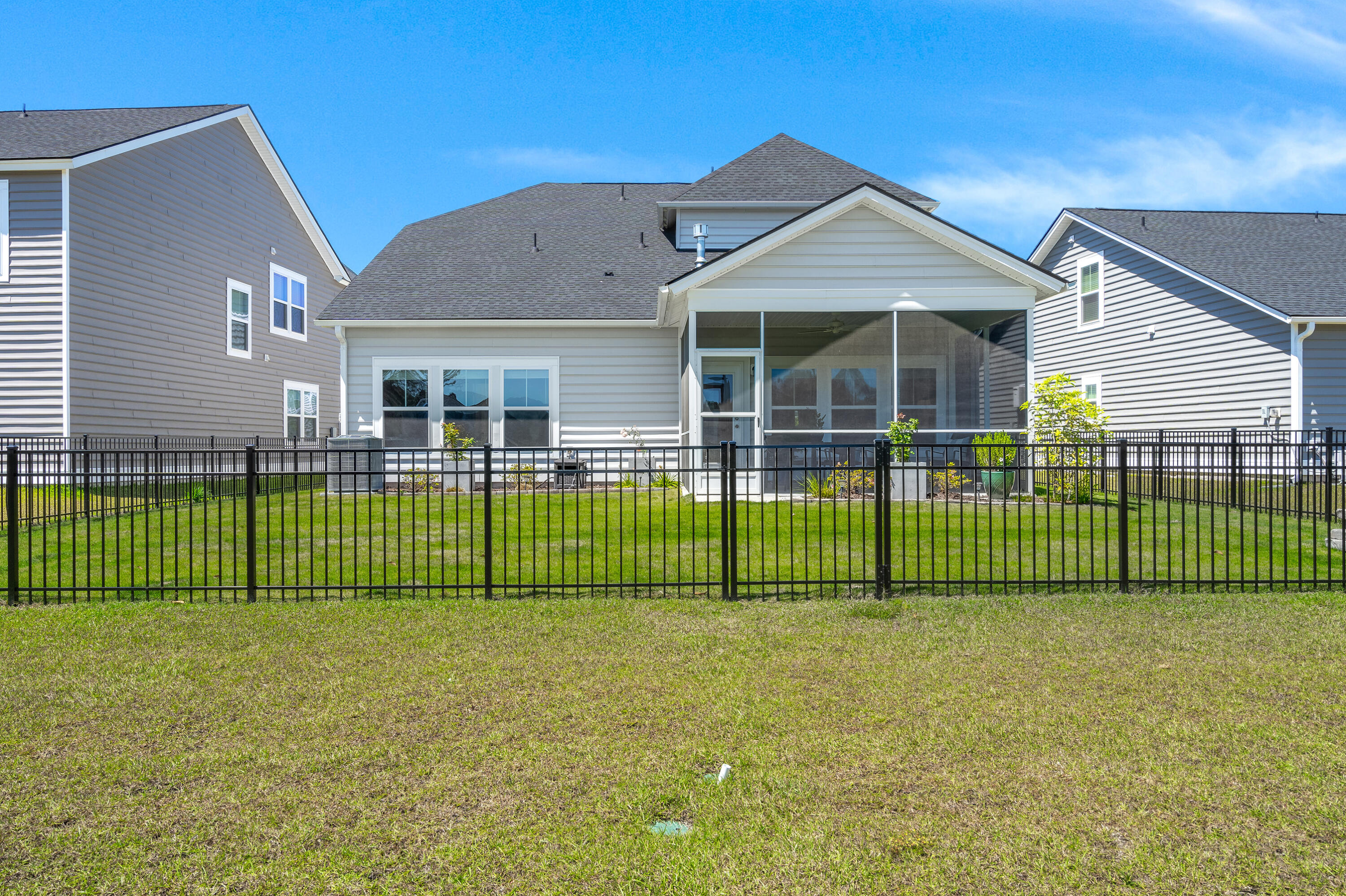 606 Macintyre Circle Summerville, SC 29486 - Photo 34 of 59 33