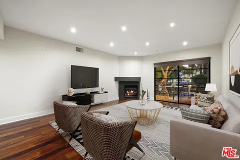 $1,449,999 | 8788 Shoreham Drive, Unit 23, West Hollywood, CA 90069