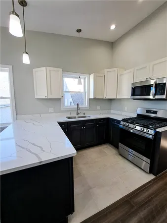 $2,500 | 33 Grand Street, Unit 2, Providence, RI 02907