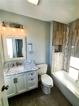 $2,500 | 33 Grand Street, Unit 2, Providence, RI 02907