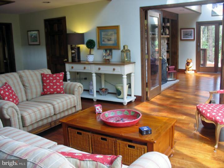 25 Pine Road Medford, NJ 08055 - Photo 8 of 25 Living Room