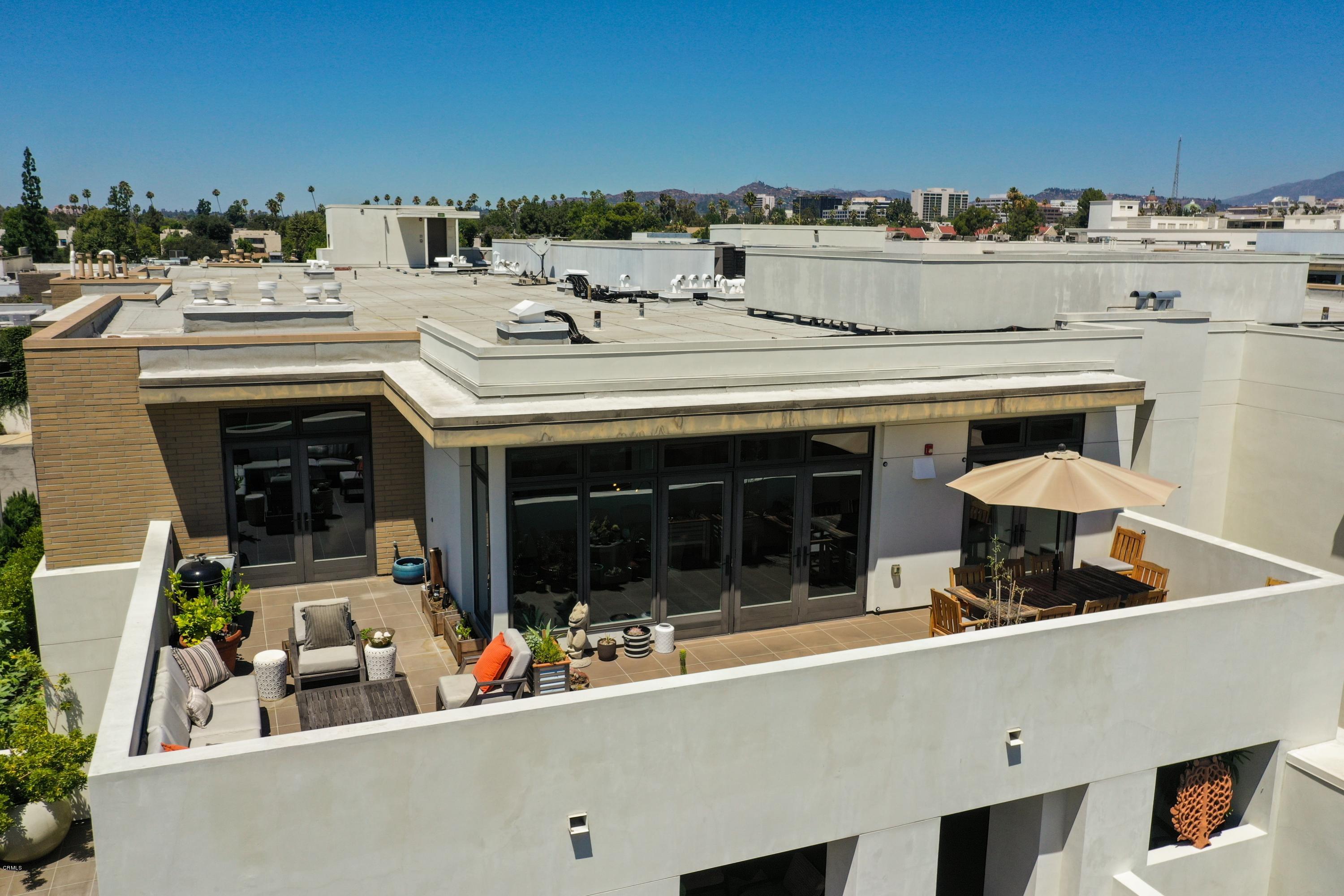 920 Granite Drive, Unit 509 Pasadena, CA 91101 - Photo 24 of 26 a view of a building with sitting area