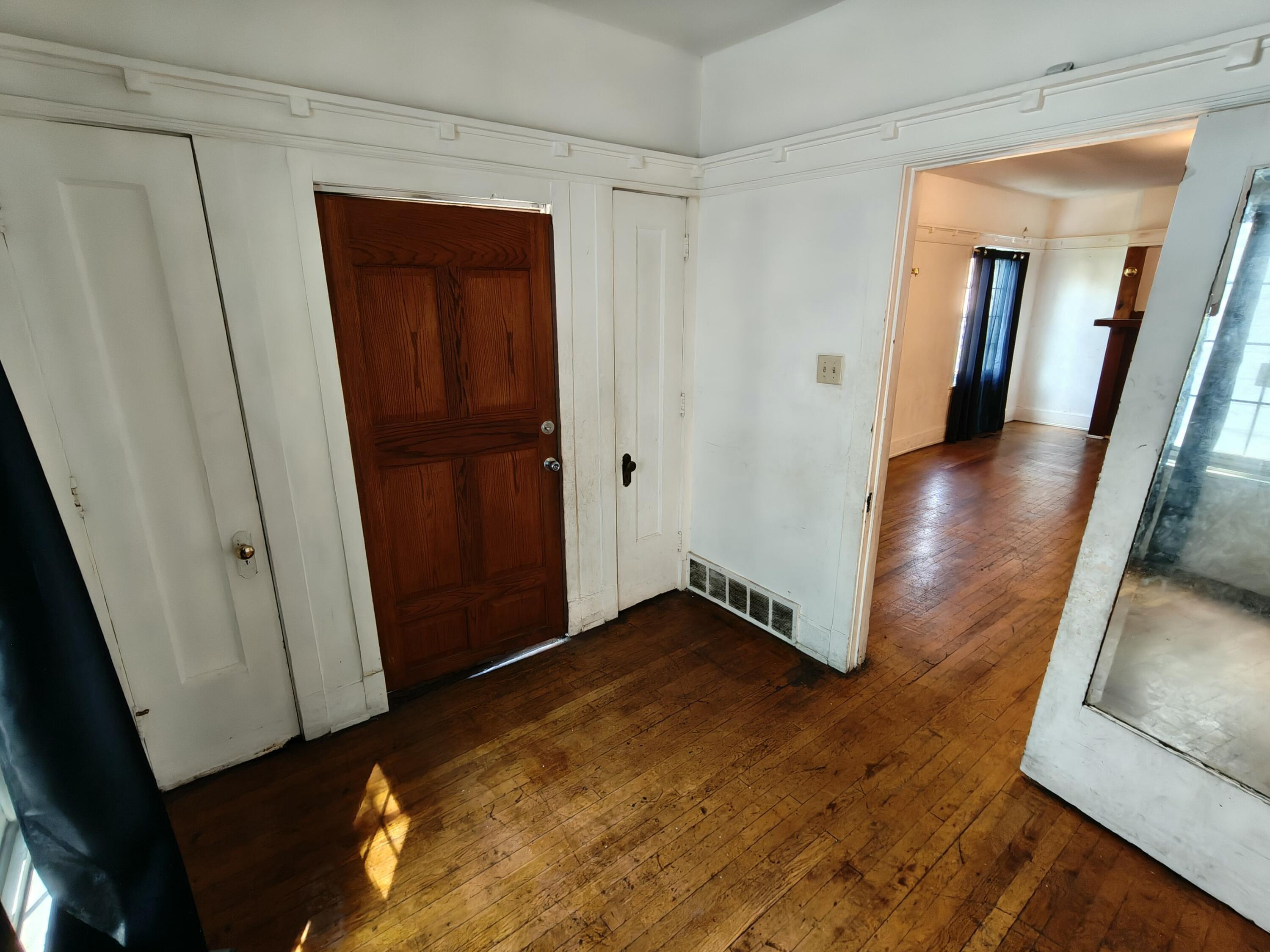 701 Tyler Street Gary, IN 46402 - Photo 4 of 37 3000x2250