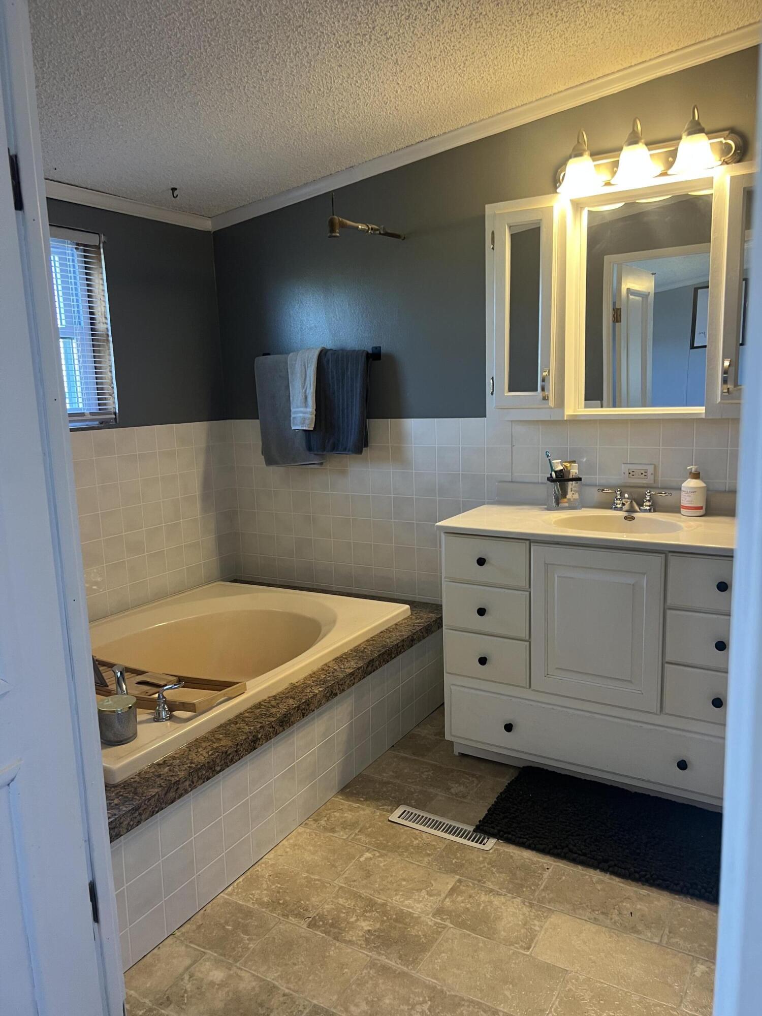 2160 North Shaytown Road Vermontville, MI 49096 - Photo 14 of 19 IMG_3585