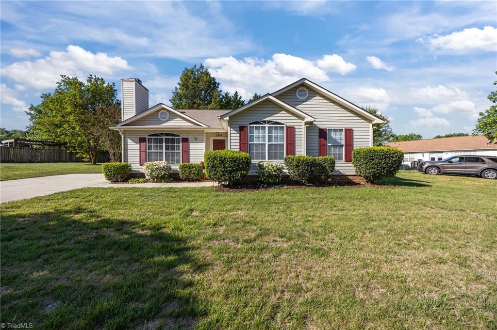 3922 Landover Drive High Point, NC 27265 - Photo 5 of 34