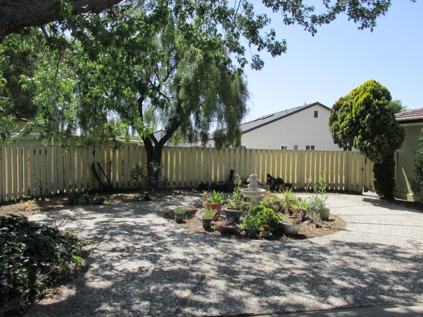 1610 Cienega Road Hollister, CA 95023 - Photo 23 of 35 a backyard of a house with table and chairs with wooden fence