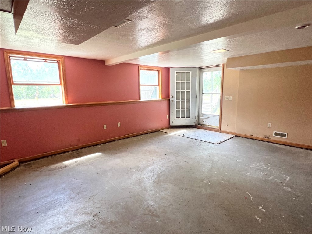 7307 Euclid Chardon Road Kirtland, OH 44094 - Photo 19 of 36