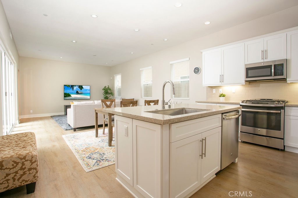 233 Follyhatch Irvine, CA 92618 - Photo 3 of 22