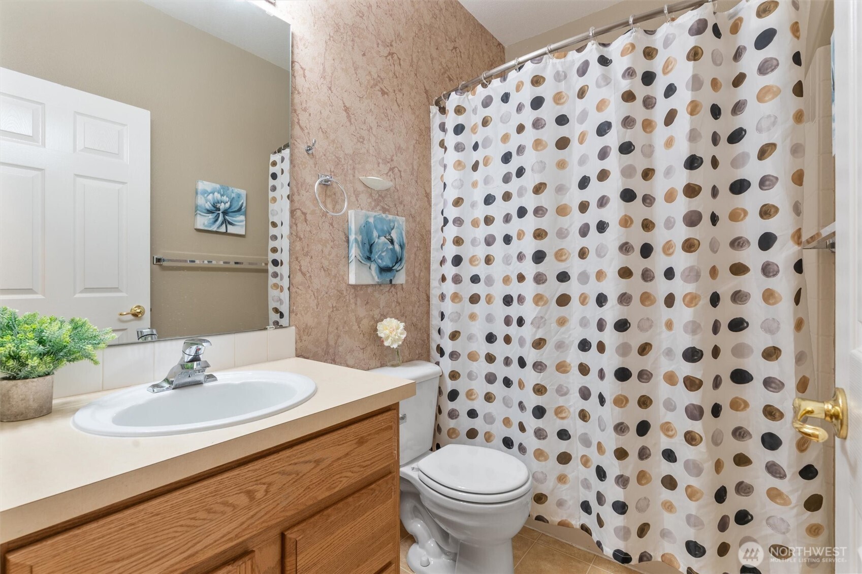 3030 Southeast 12th Street, Unit 1077 Renton, WA 98058 - Photo 27 of 36 a bathroom with a sink and a mirror