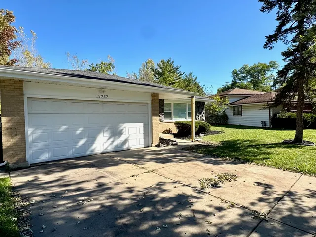 $294,900 | 15737 Dante Drive, South Holland, IL 60473