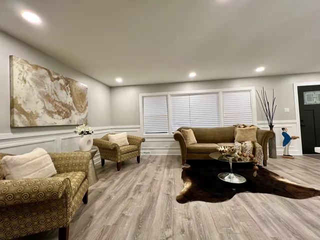 $294,900 | 15737 Dante Drive, South Holland, IL 60473