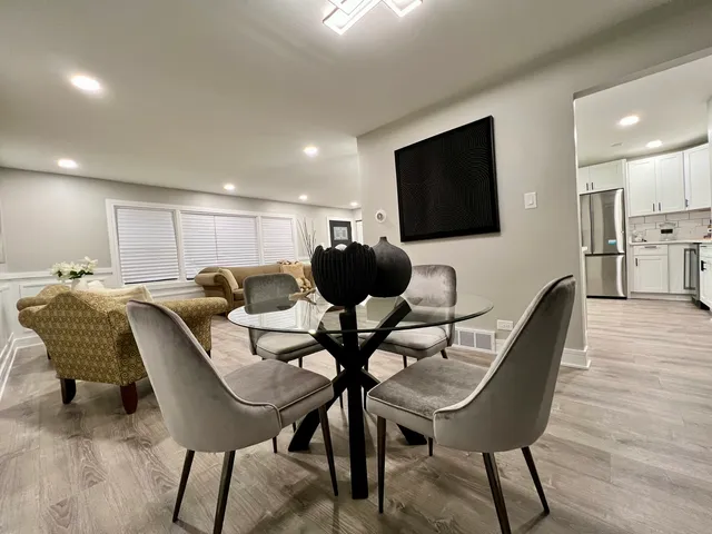 $294,900 | 15737 Dante Drive, South Holland, IL 60473