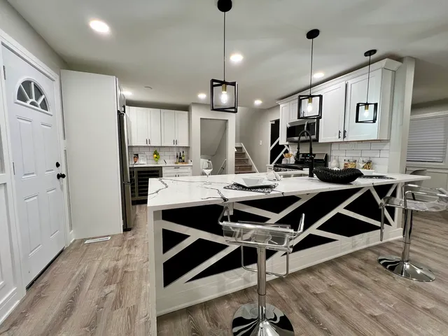 $294,900 | 15737 Dante Drive, South Holland, IL 60473