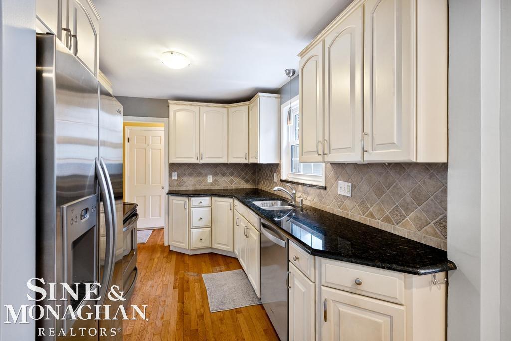884 Hawthorne Road Grosse Pointe, MI 48236 - Photo 10 of 36 50121865-9.JPG