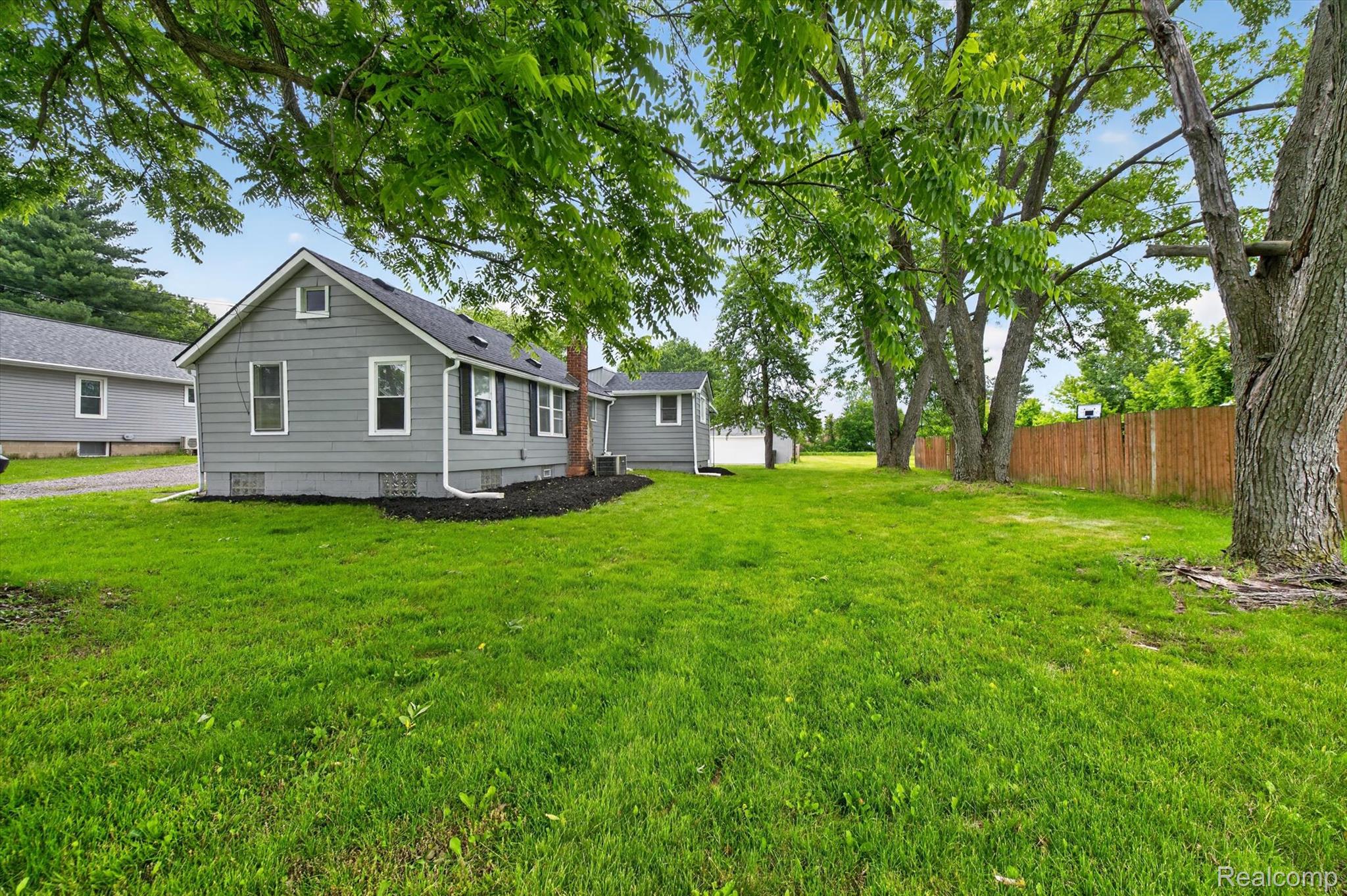 2931 Grant Road Rochester, MI 48309 - Photo 1 of 21 1.jpg