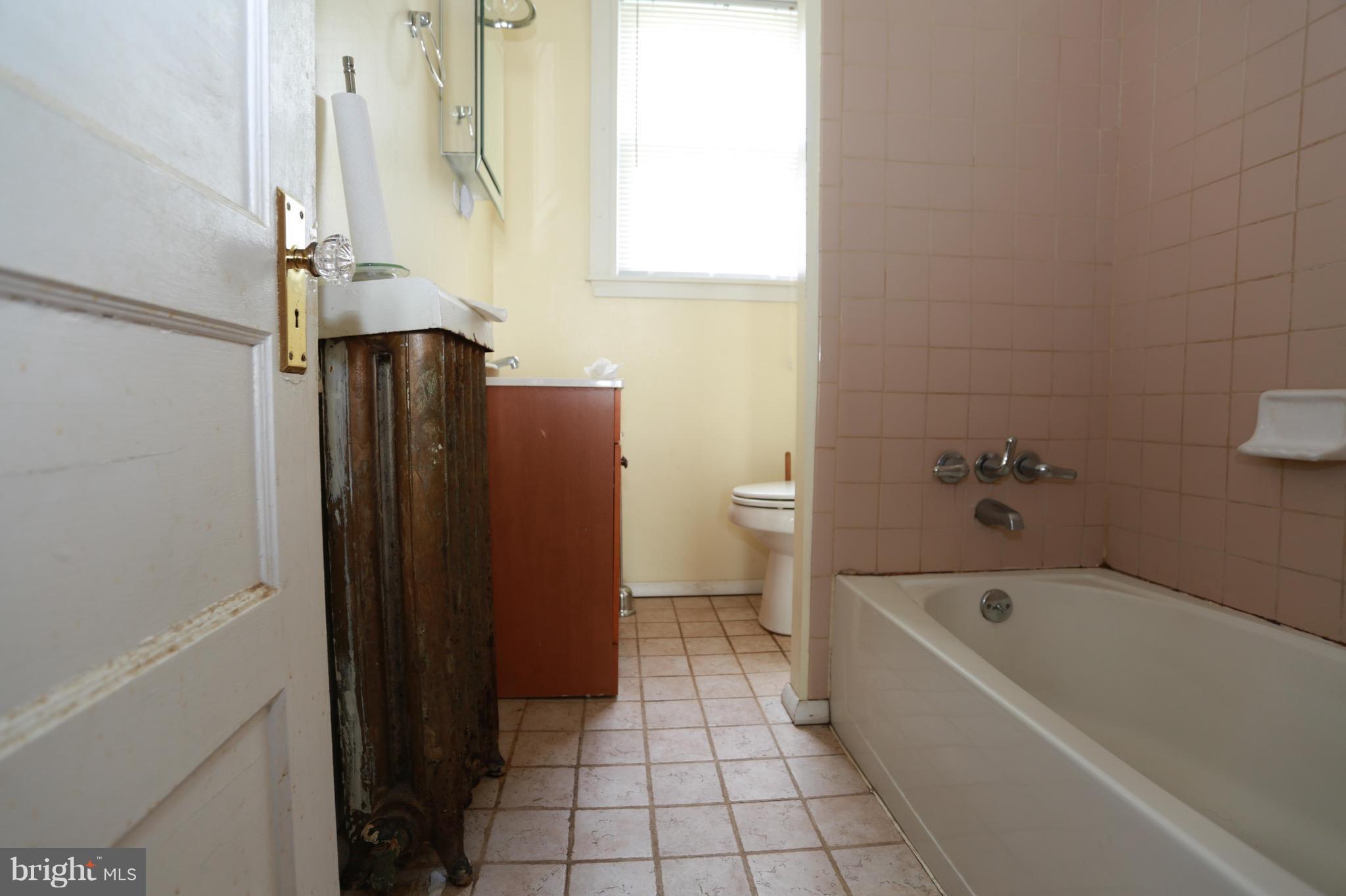 2317 Monticello Road Baltimore, MD 21216 - Photo 19 of 30 a bathroom with a bathtub and toilet