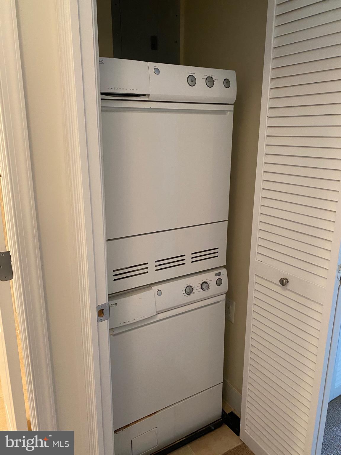 1220 Blair Mill Road, Unit 602 Silver Spring, MD 20910 - Photo 14 of 28 Washer and Dryer