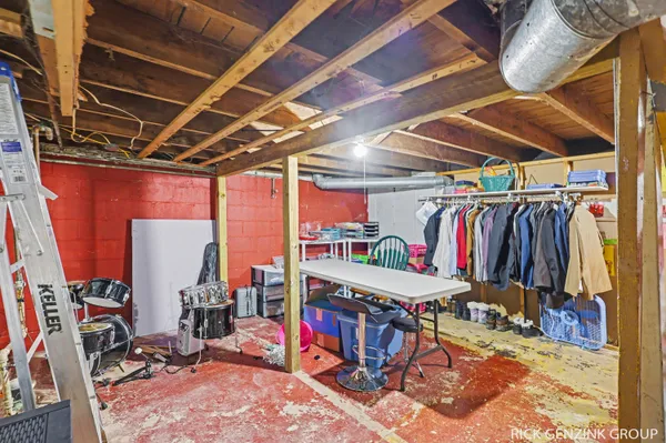 $279,000 | 614 West High Street, Bangor, MI 49013