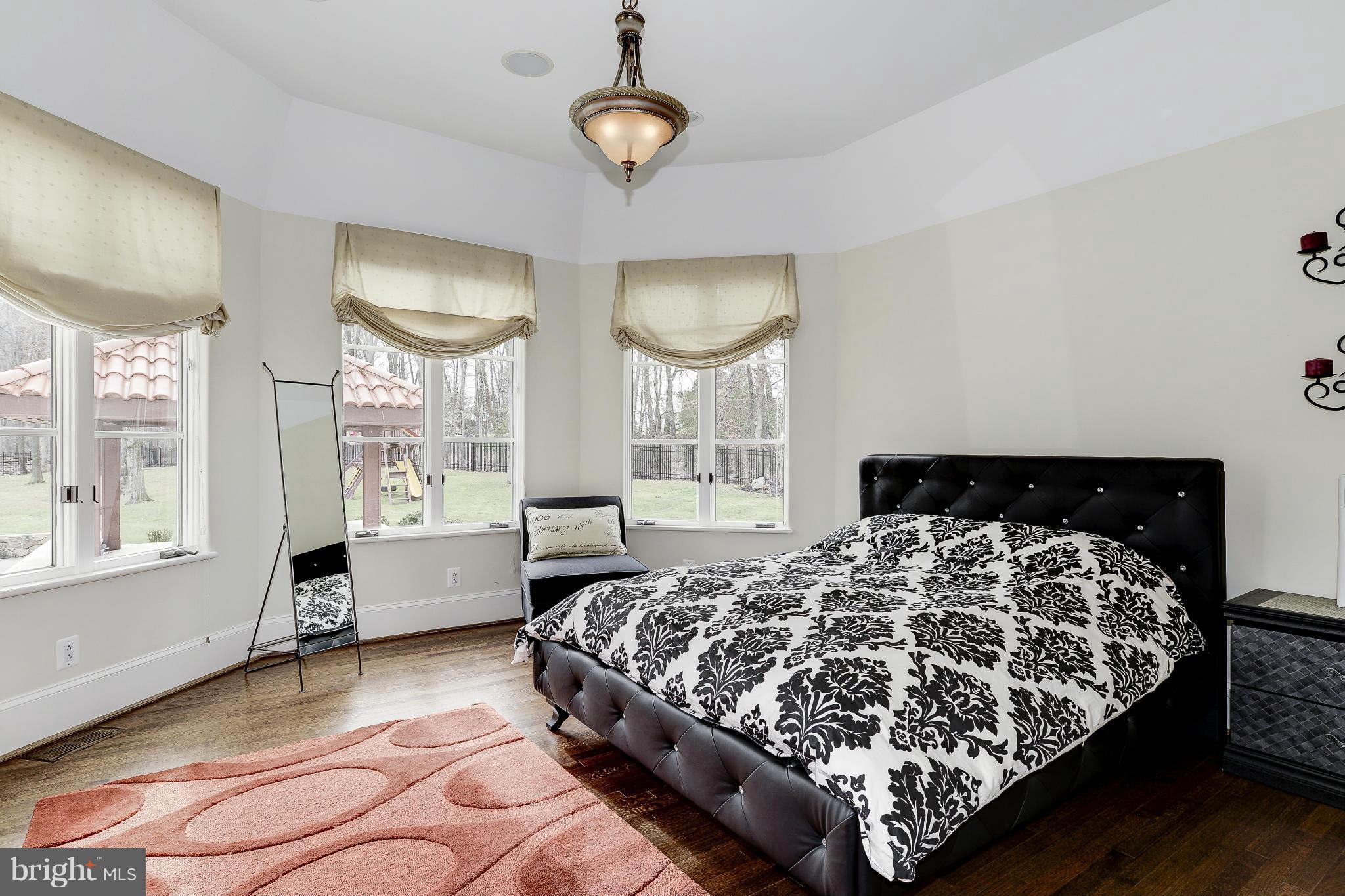 12628 Greenbriar Road Potomac, MD 20854 - Photo 14 of 30 Bedroom