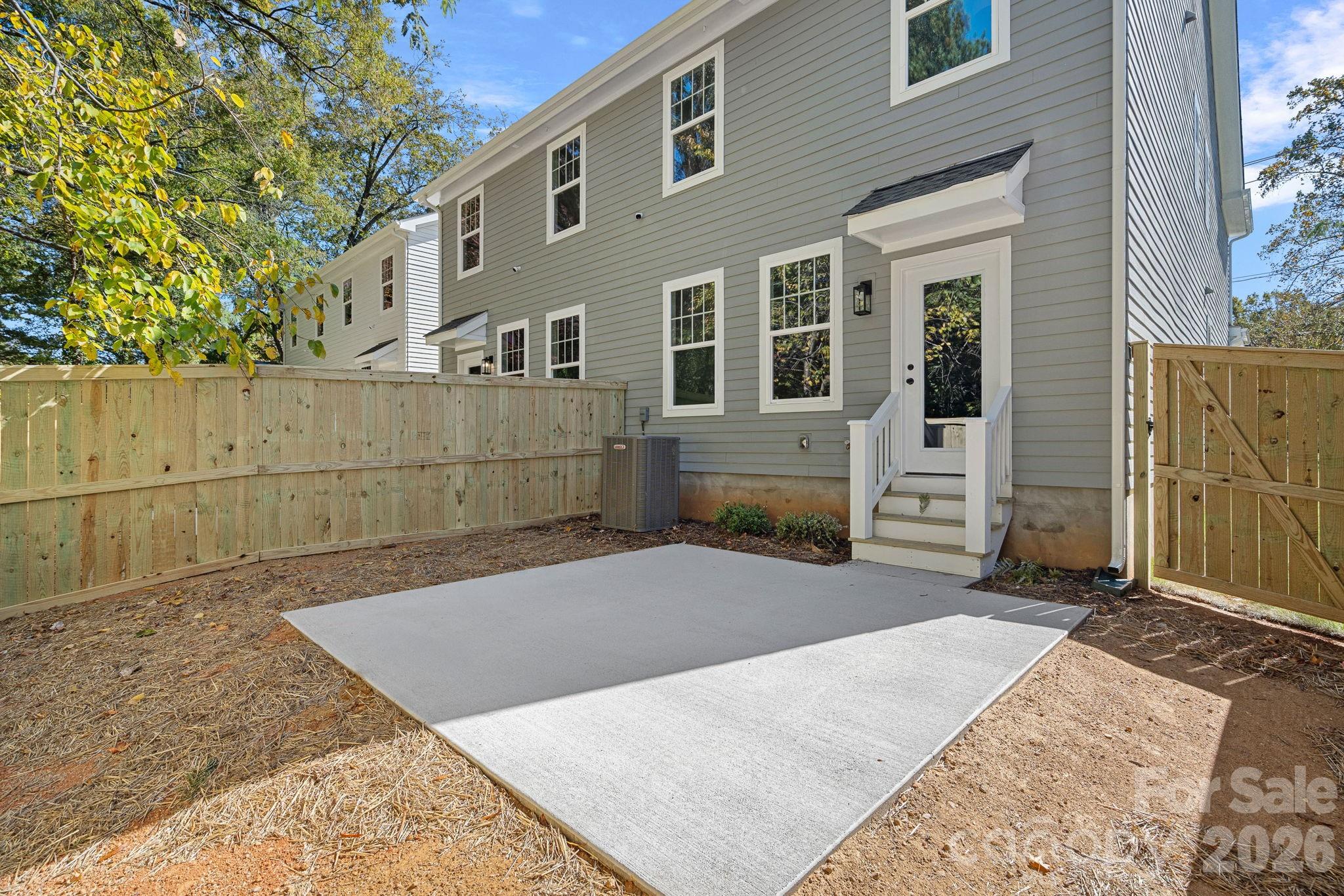 4015 Sofley Road Charlotte, NC 28206 - Photo 18 of 41 a backyard of a house