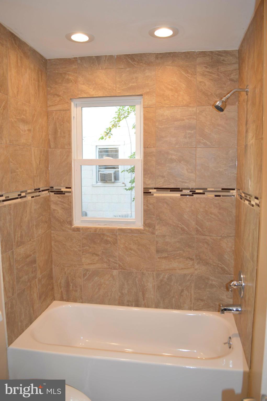 5803 Clover Road Baltimore, MD 21215 - Photo 12 of 24 Bath