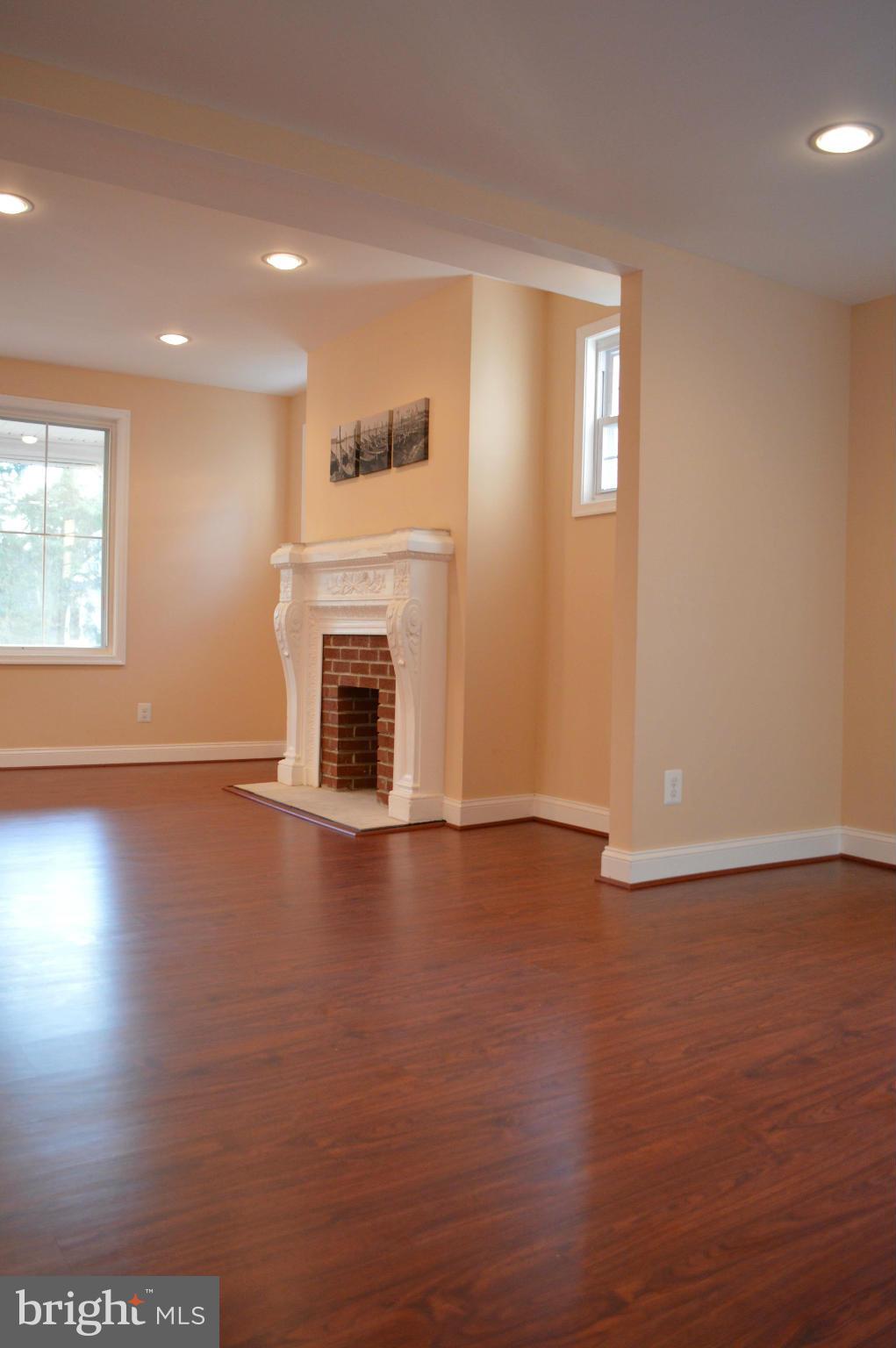 5803 Clover Road Baltimore, MD 21215 - Photo 8 of 24 Living Room