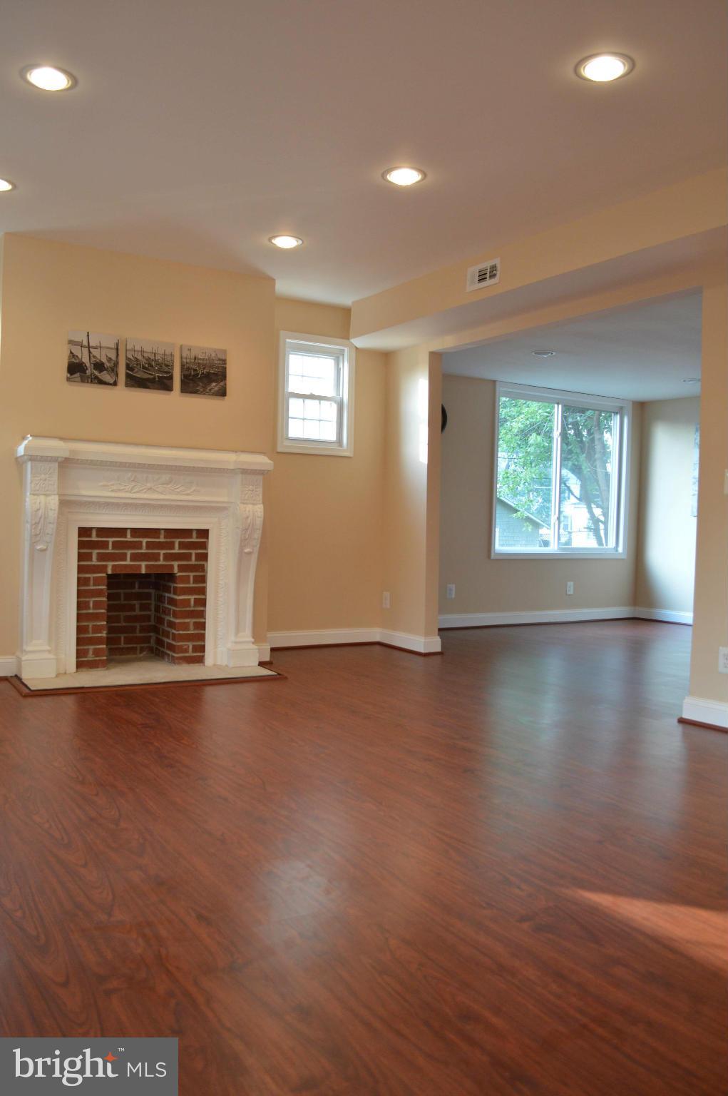 5803 Clover Road Baltimore, MD 21215 - Photo 10 of 24 Living Room