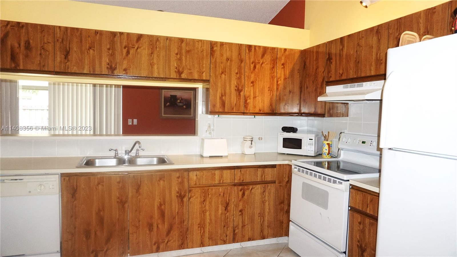 9099 Gettysburg Road Boca Raton, FL 33434 - Photo 4 of 25