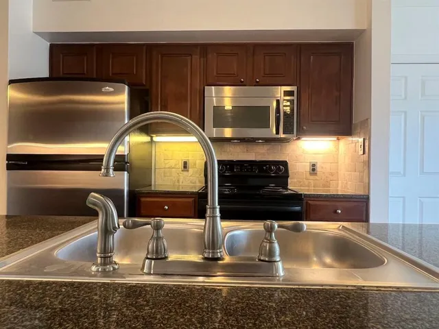 $1,750 | 7701 Rialto Boulevard, Unit 1232, Austin, TX 78735