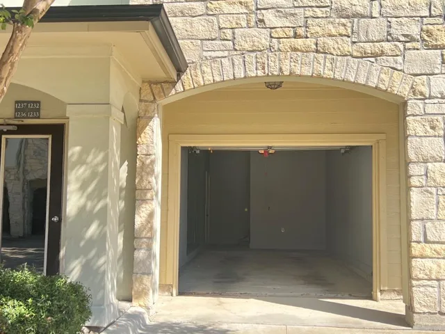 $1,750 | 7701 Rialto Boulevard, Unit 1232, Austin, TX 78735