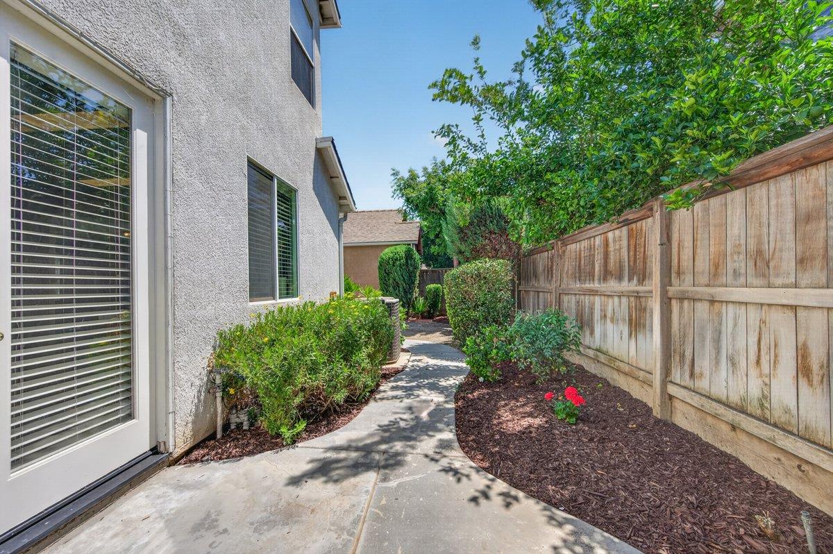 714 West Riviera Lane Clovis, CA 93619 - Photo 33 of 35