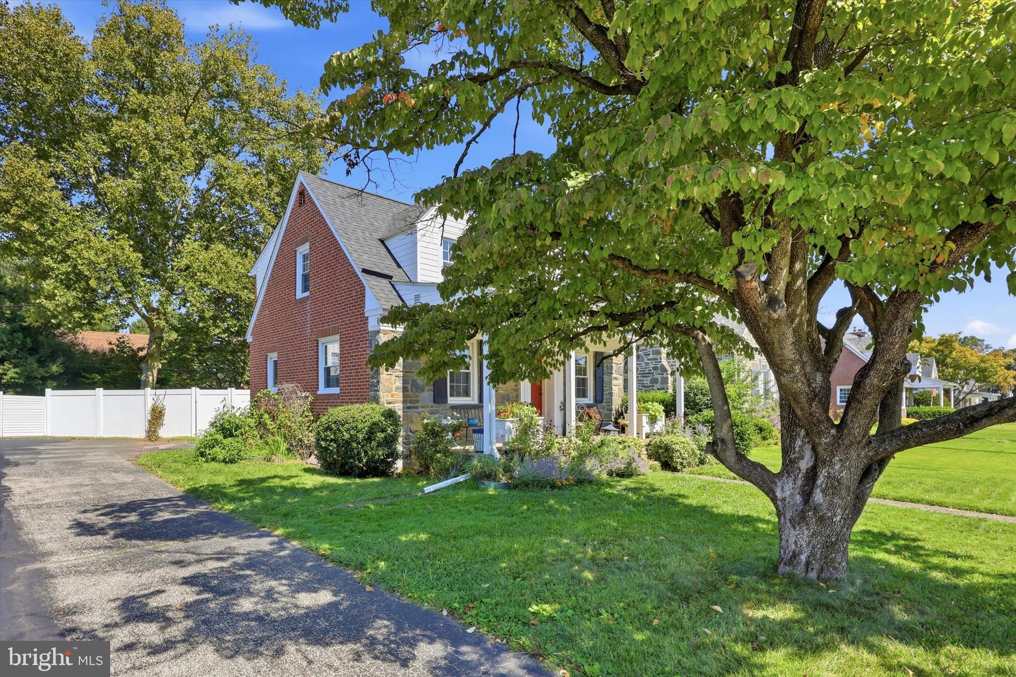 442 Thatcher Road Springfield, PA 19064 - Photo 2 of 25 Gallery Image 2