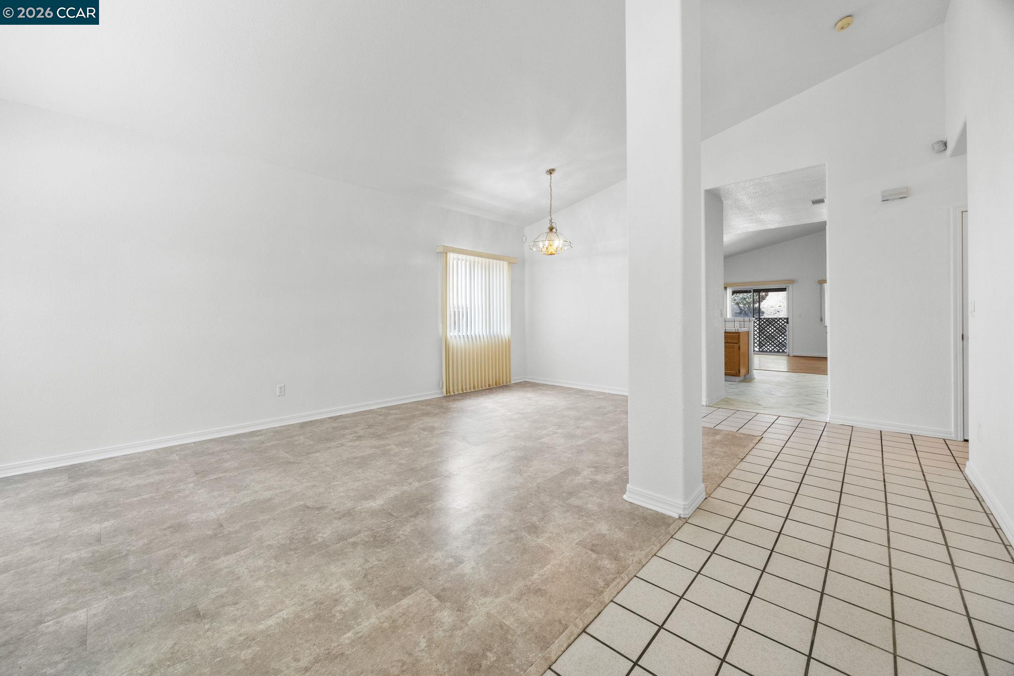 1402 Legend Circle Vallejo, CA 94591 - Photo 4 of 40
