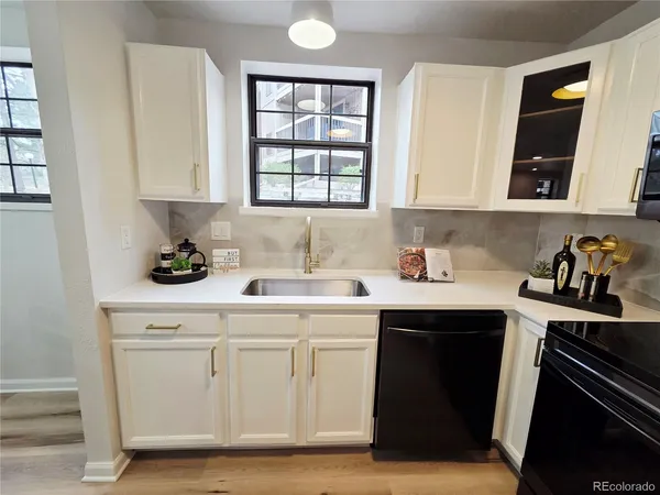 $300,000 | 10950 West Florida Avenue, Unit 304, Lakewood, CO 80232