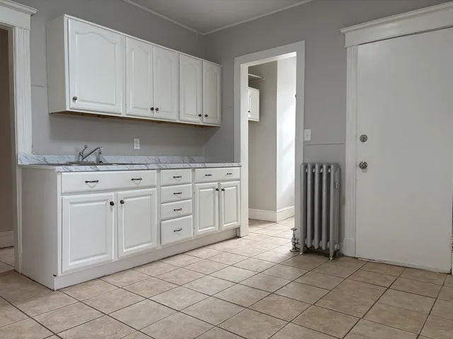 $2,500 | 797 Carew Street, Unit 1, Springfield, MA 01104