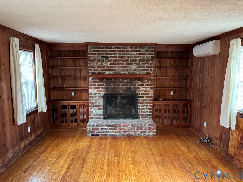 7803 Hermitage Road Henrico, VA 23228 - Photo 15 of 34 2nd Fireplace.