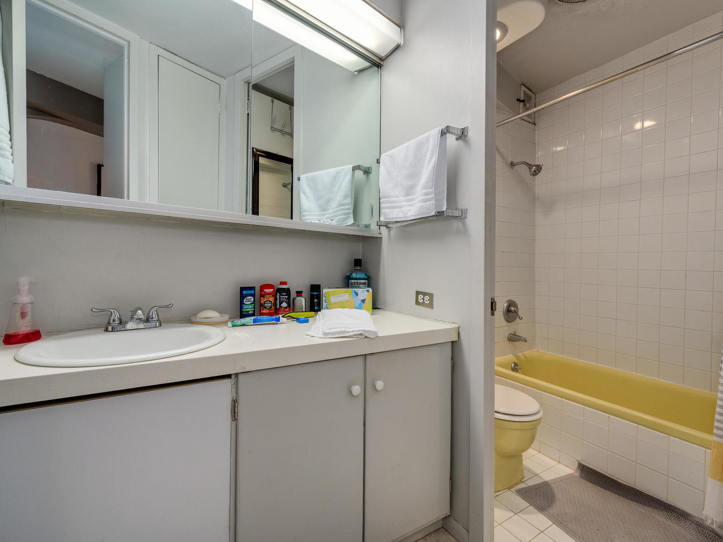 300 North State Street, Unit 4802 Chicago, IL 60654 - Photo 8 of 15 a bathroom with a sink vanity granite toilet tub and shower