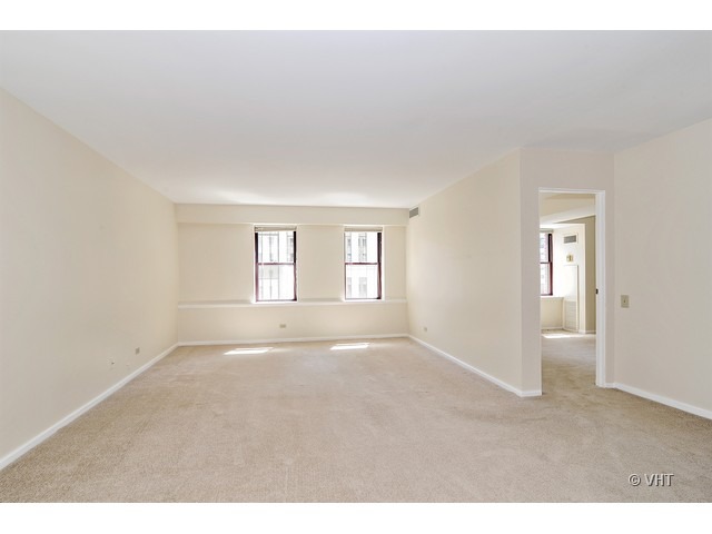 40 East 9th Street, Unit 804 Chicago, IL 60605 - Photo 2 of 16 a view of an empty room with a window