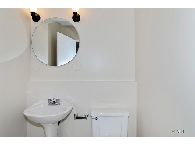 40 East 9th Street, Unit 804 Chicago, IL 60605 - Photo 8 of 16 a bathroom with a sink and a mirror