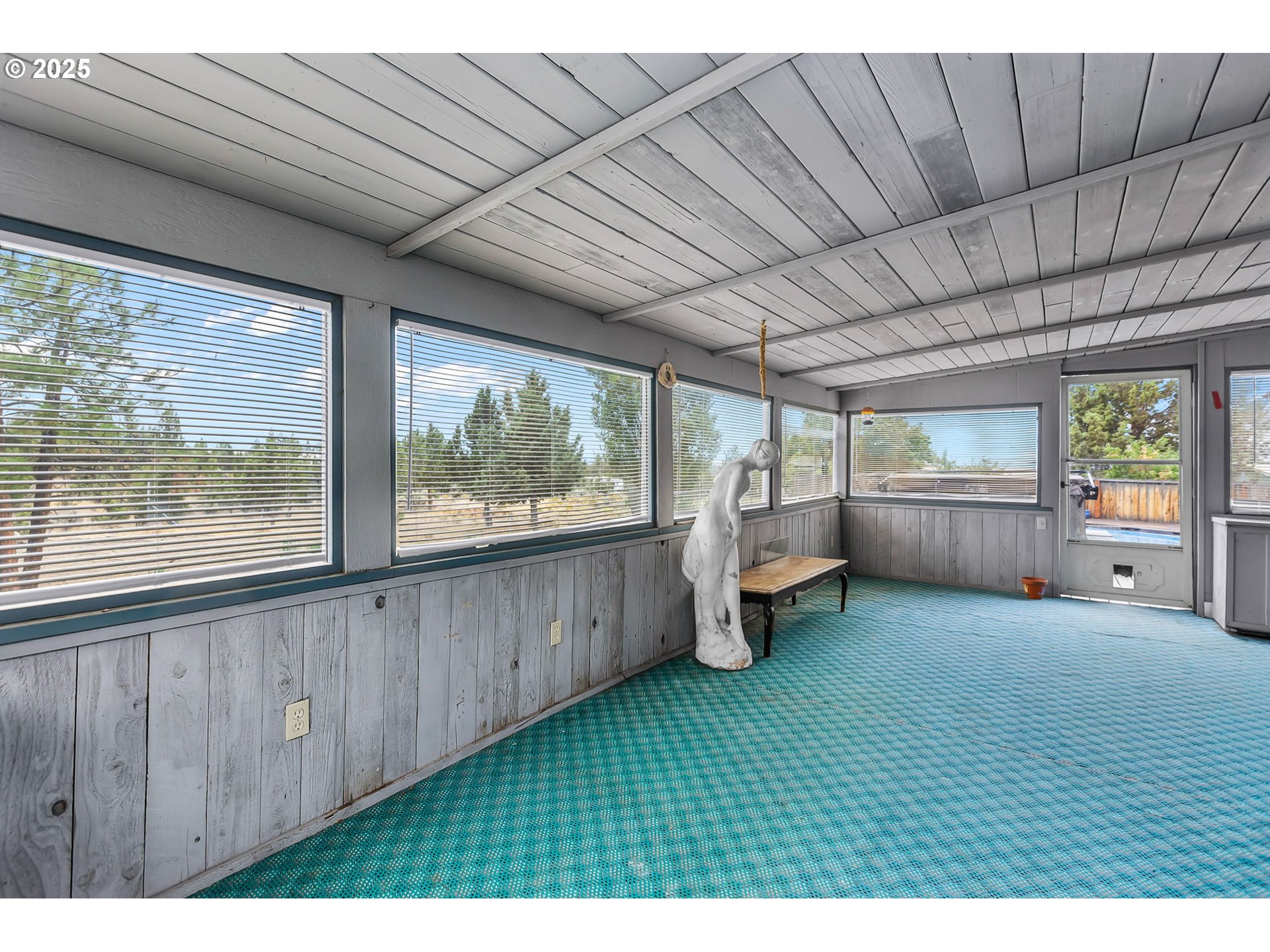 5969 Southwest Sundance Lane Culver, OR 97734 - Photo 16 of 23 a view of a livingroom with furniture and window
