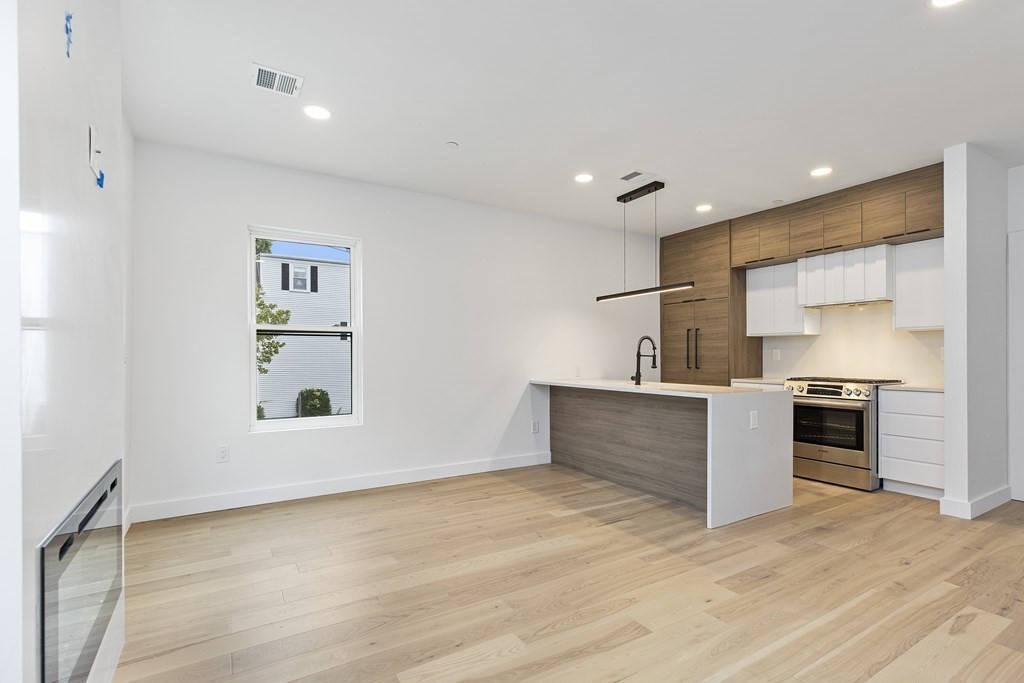 118 Spring Street, Unit 2 Cambridge, MA 02141 - Photo 1 of 16 Gallery Image 1