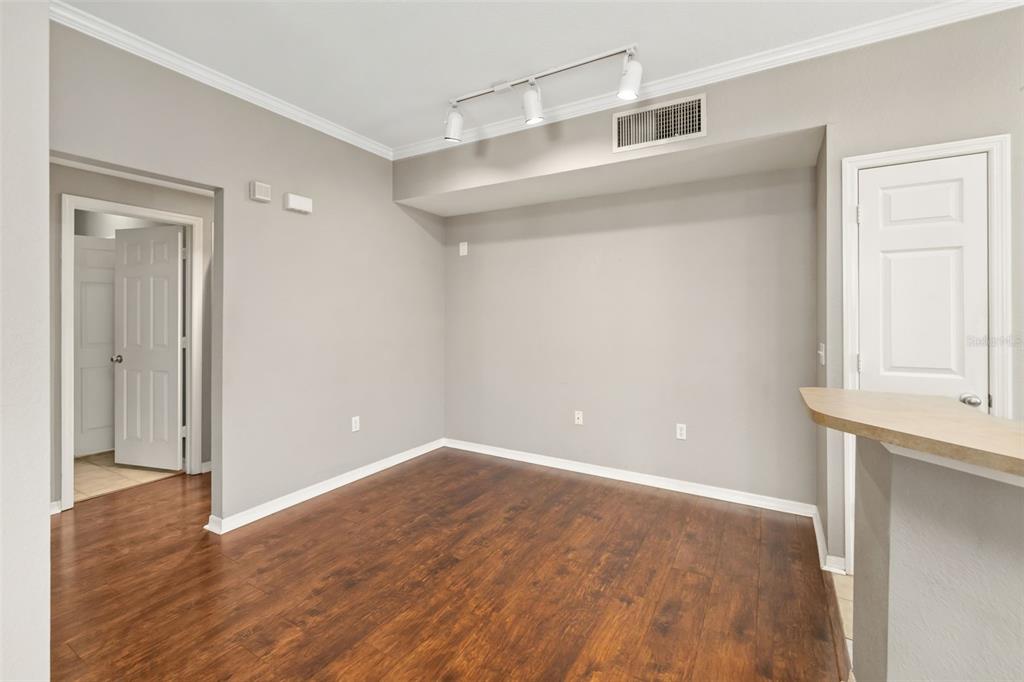 5501 Rosehill Road, Unit 103 Sarasota, FL 34233 - Photo 10 of 60 Gallery Image 10