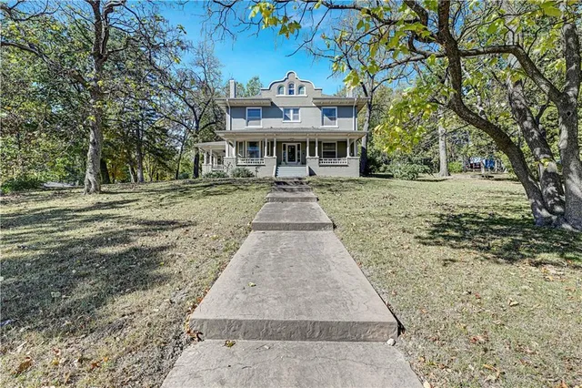 $410,000 | 221 West Front Street, Bonner Springs, KS 66012
