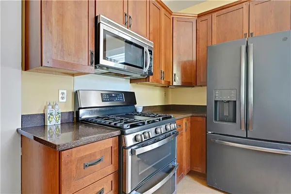 $389,900 | 221 West Front Street, Bonner Springs, KS 66012