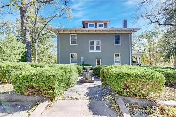 $389,900 | 221 West Front Street, Bonner Springs, KS 66012