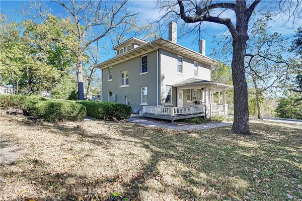 $389,900 | 221 West Front Street, Bonner Springs, KS 66012